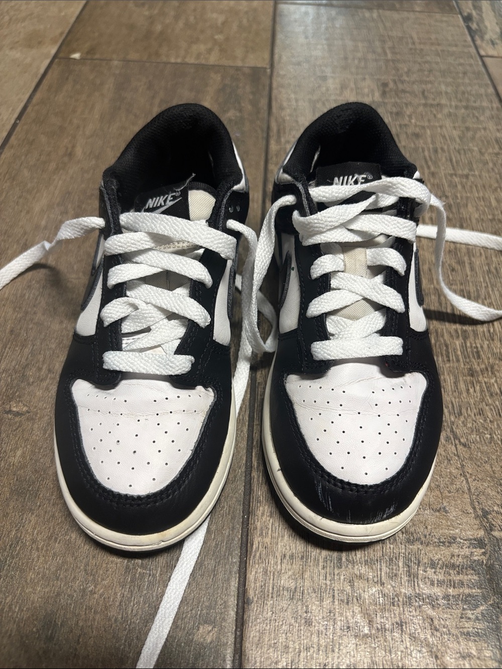 Nike Kids Black and White Low-Top Sneakers with Contrasting Swoosh